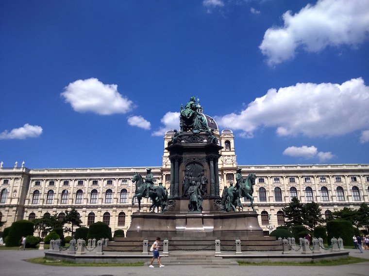 museu de história natural estátua