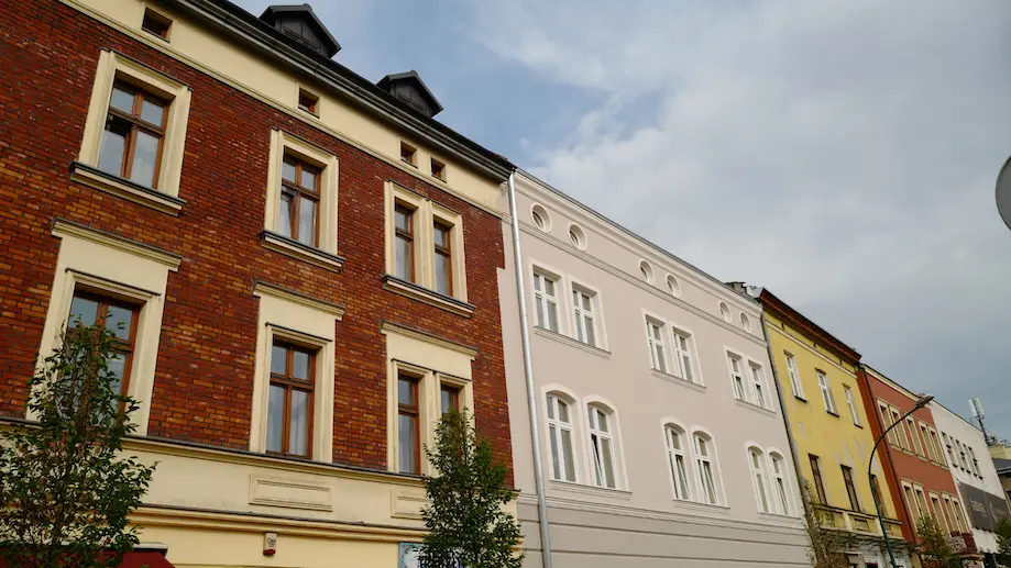 Fachada dos prédios do bairro judeu de Cracóvia, na Polônia