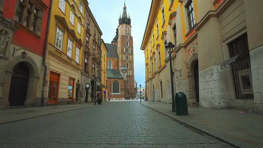 Rua do bairro Kleparz, uma boa opção de onde ficar em Cracóvia