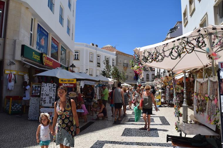 o que fazer em lagos rua 25 de abril algarve portugal