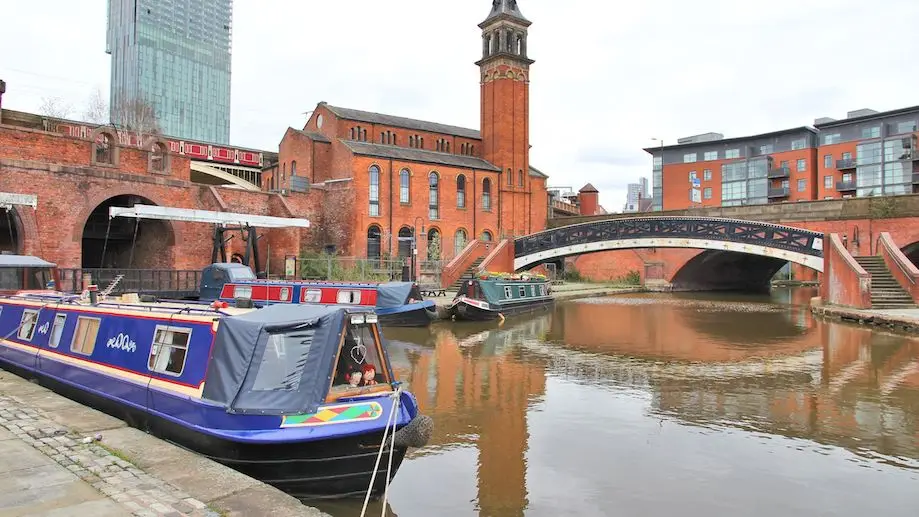 Castlefield, bairro de manchester próximo aos canais, uma boa região para se hospedar em Manchester