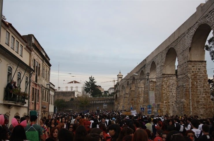 festa-das-latas-em-coimbra-latada