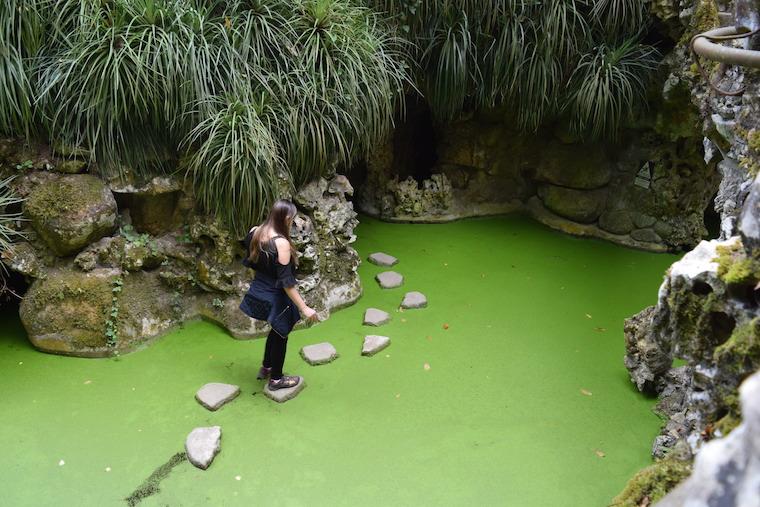 quinta-da-regaleira-sintra-portugal-cascata