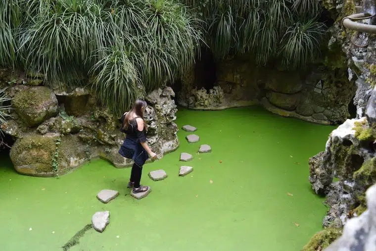 quinta-da-regaleira-sintra-portugal-cascata