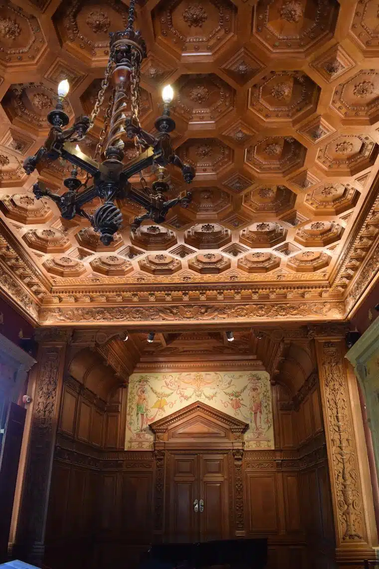 quinta-da-regaleira-sintra-portugal-dentro-do-palacio