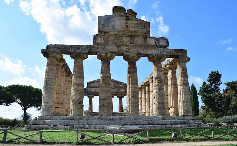 paestum italia templo atena