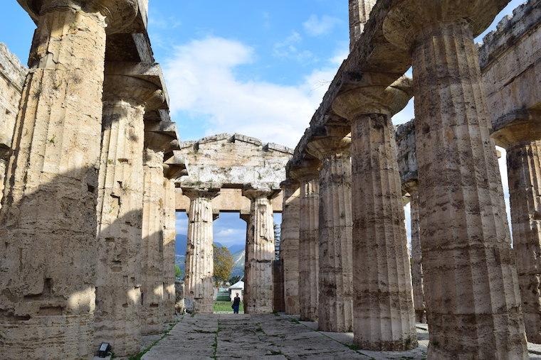 paestum italia templo por dentro