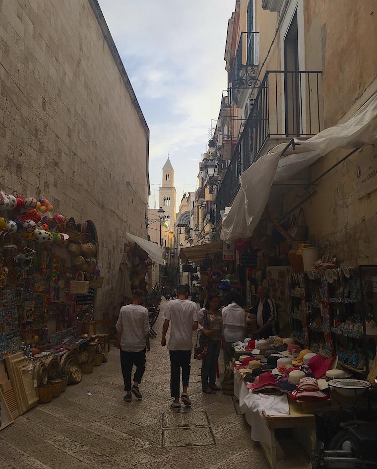 bari italia rua feira