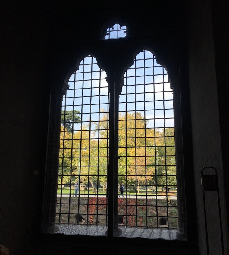 Castelo Sforzesco em Milão detalhe janela e parque