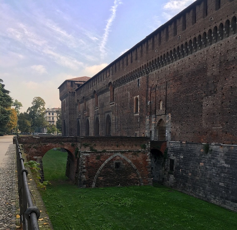 Castelo Sforzesco em Milão entrada lateral