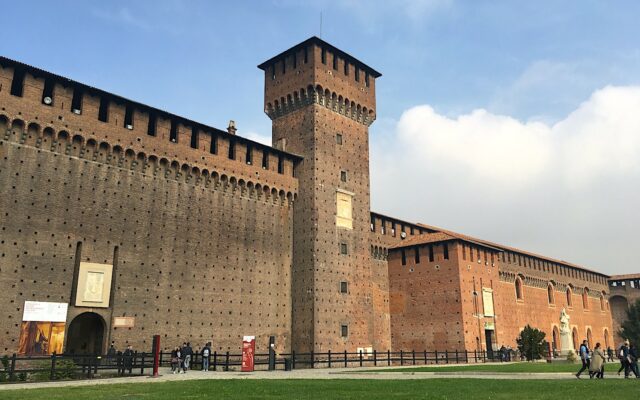 castelo sforzesco em milão torre