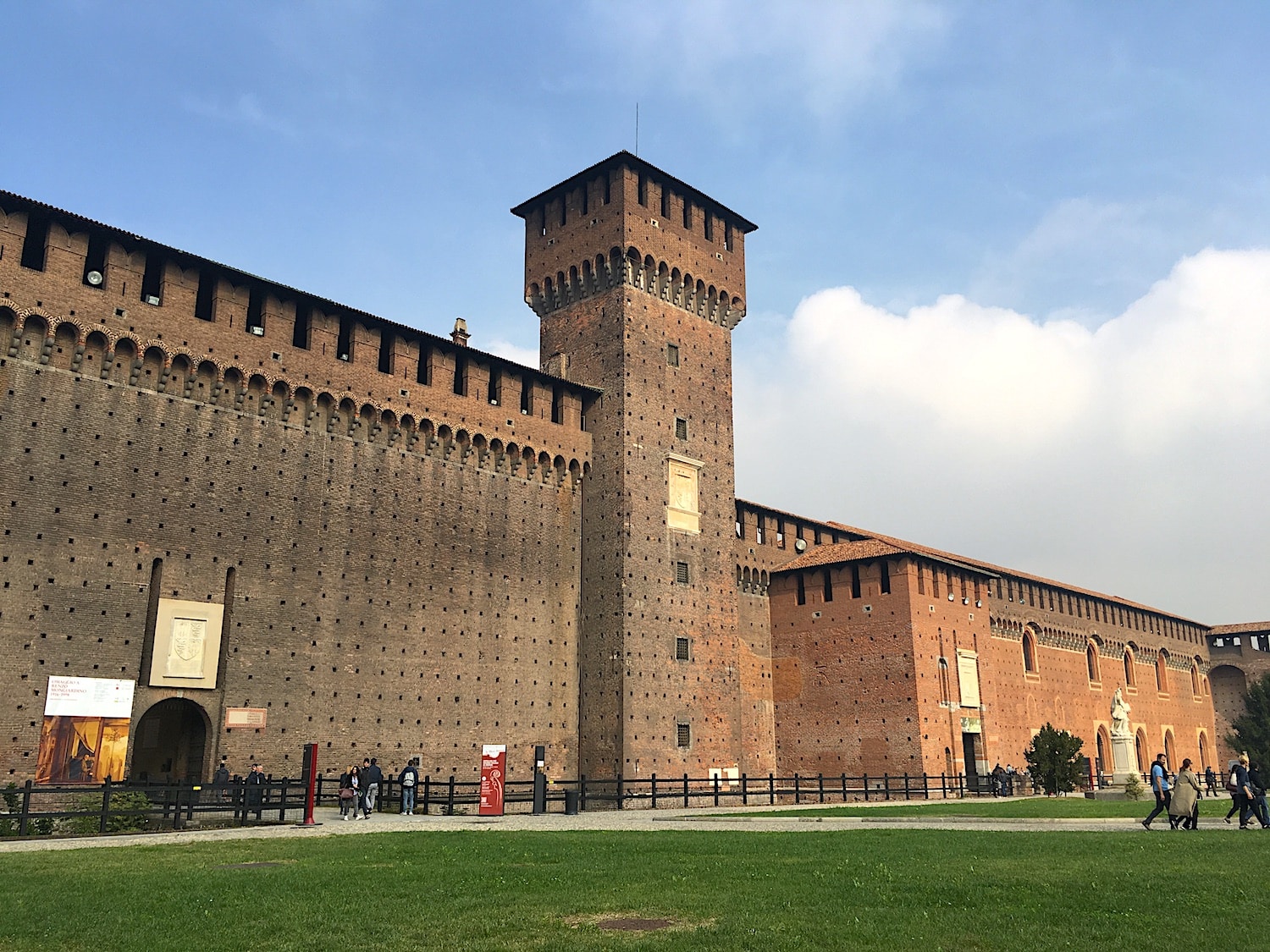 castelo sforzesco em milão torre