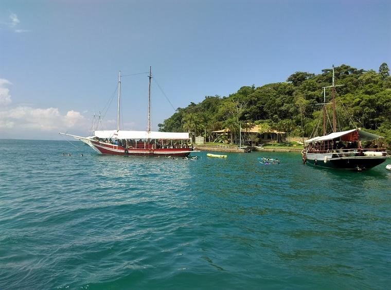 passeio de barco em Paraty