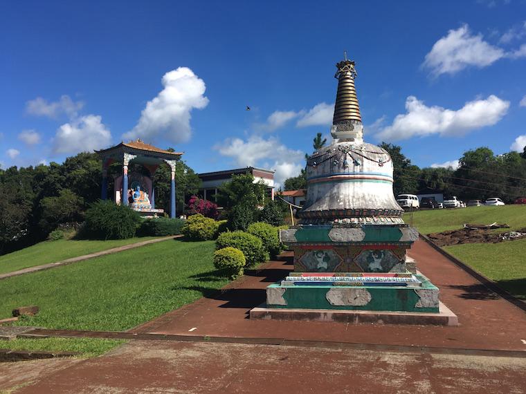 templo budista no brasil khadro ling estupas e buda