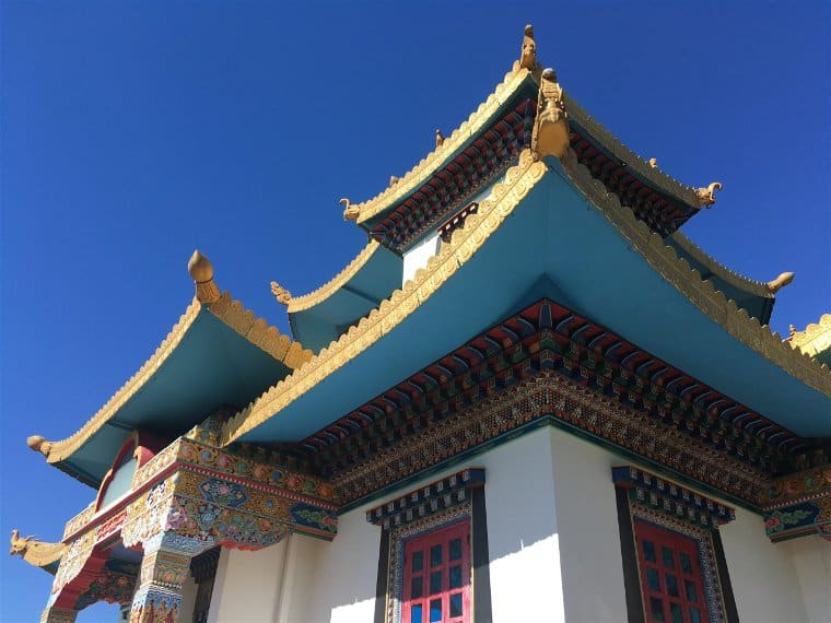 templo budista no brasil khadro ling terra pura detalhe 2