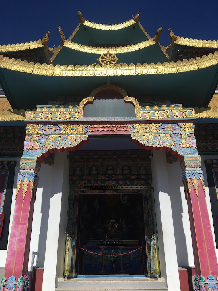 templo budista no brasil khadro ling terra pura detalhe