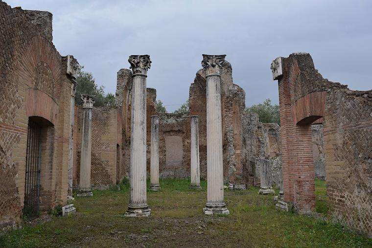 Villa adriana tivoli colunas