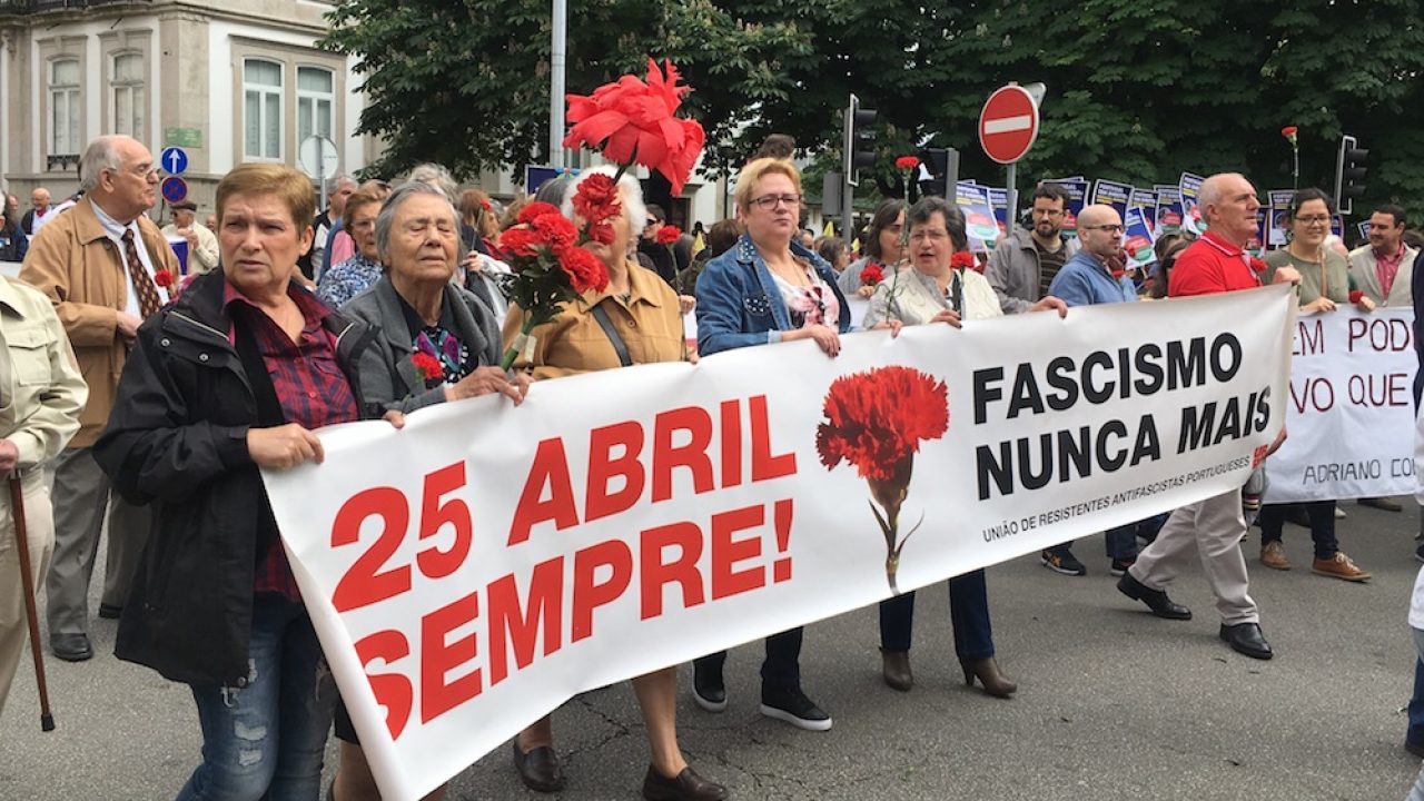 A Revolução dos Cravos e a comemoração de 25 de abril em Portugal ...