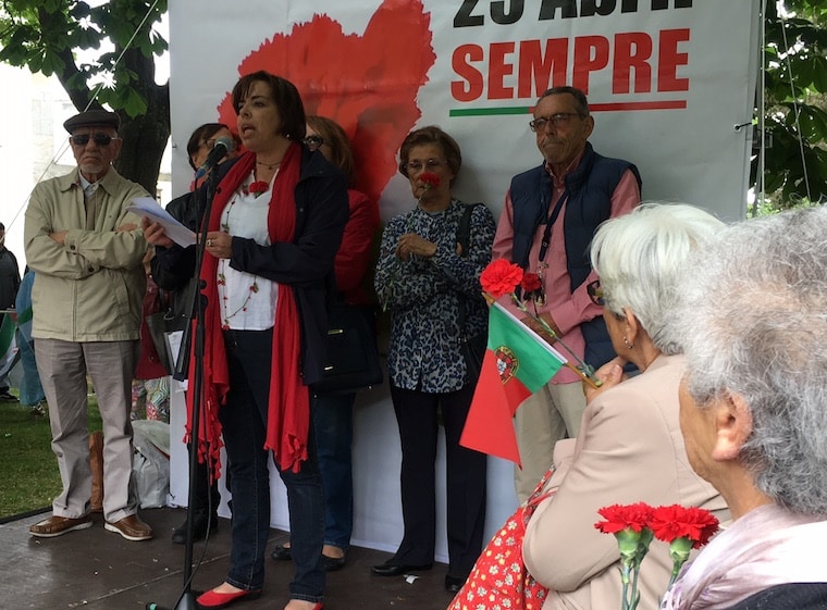 25 de abril revolução dos cravos portugal cristina nogueira
