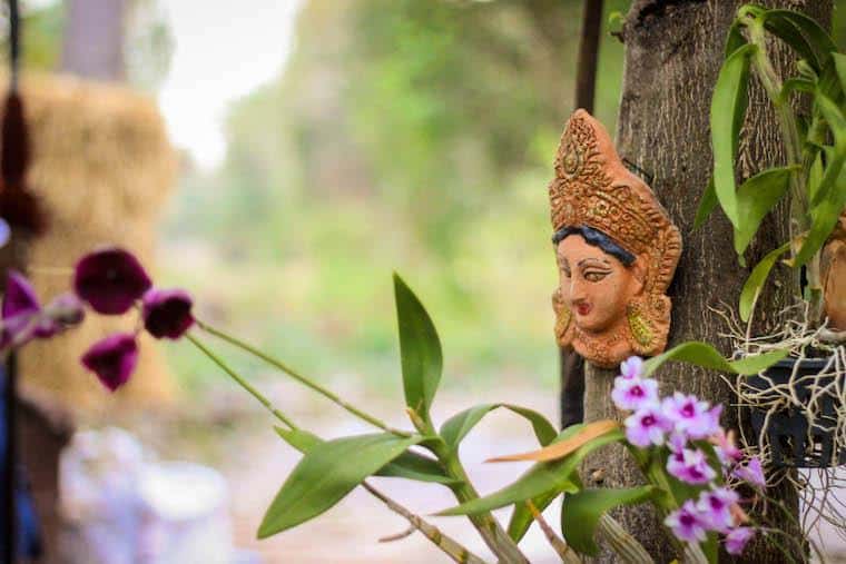 Oficina de amuletos de Buda em Sukhothai