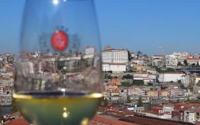 cropped-vinho-do-porto-branco.jpg