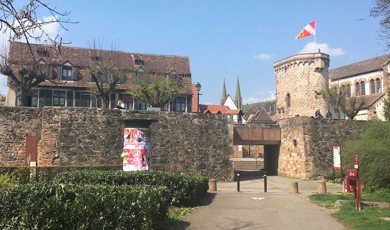 obernai alsacia frança muro e torre