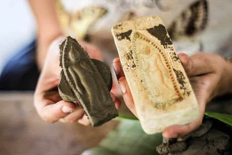 Oficina de amuletos de Buda em Sukhothai