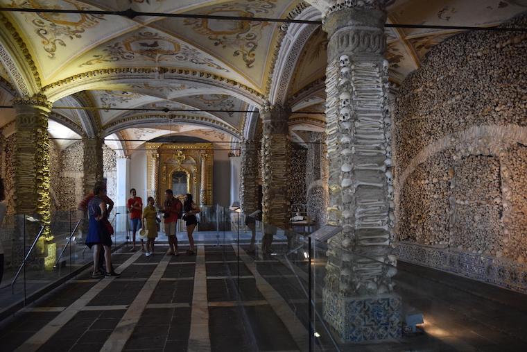 onde ficar em evora capela dos ossos