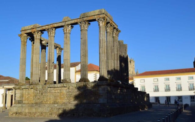 onde ficar em evora templo romano