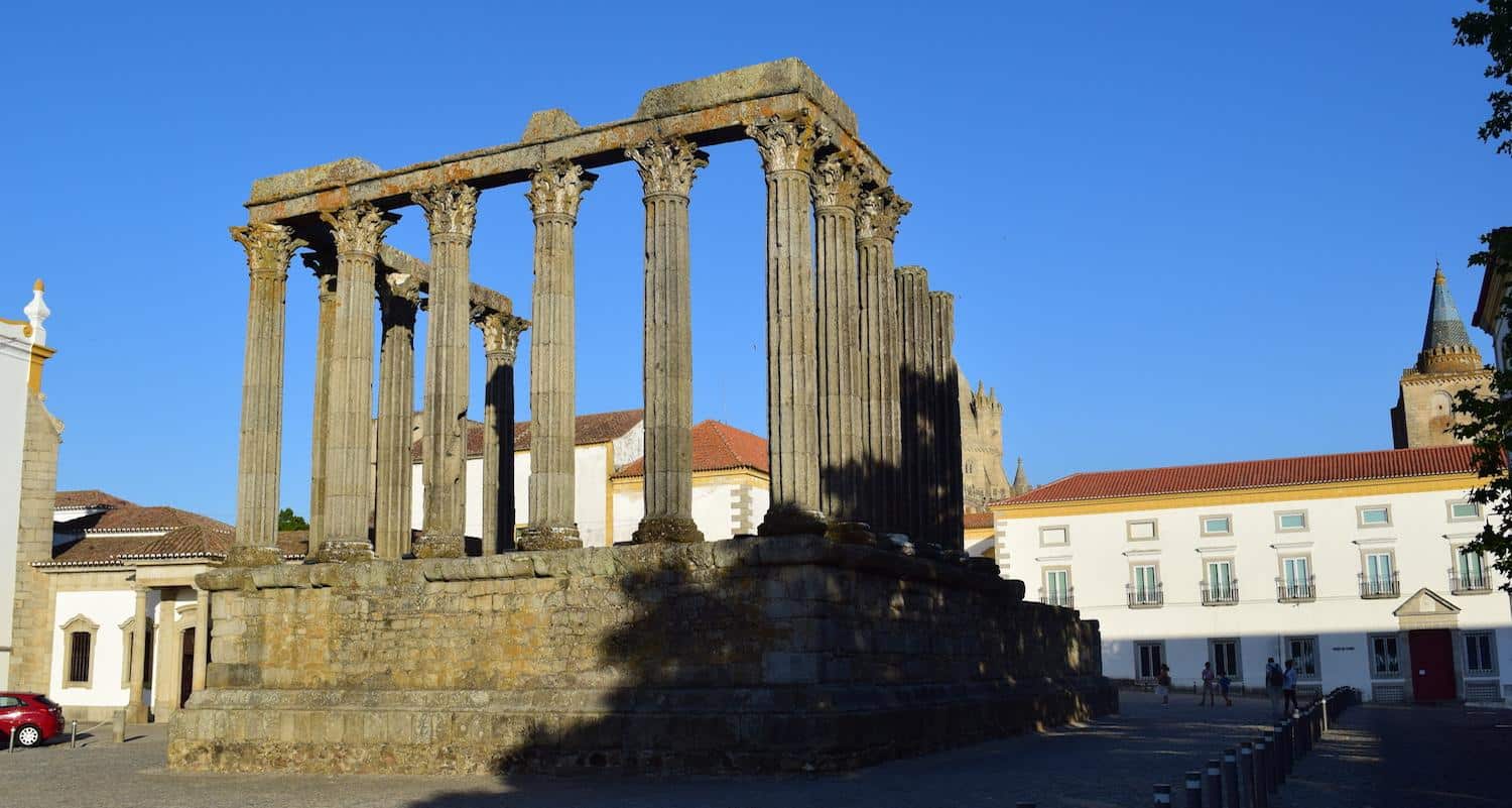 onde ficar em evora templo romano