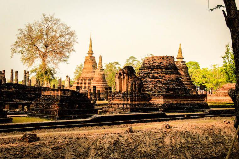 Sukhothai: templos e ruínas históricas