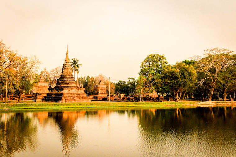 Sukhothai: templos e ruínas históricas