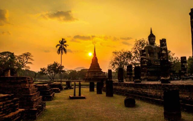 Sukhothai: templos e ruínas históricas
