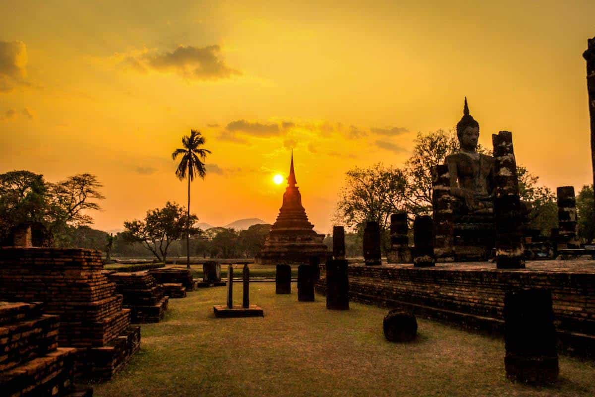 Sukhothai: templos e ruínas históricas