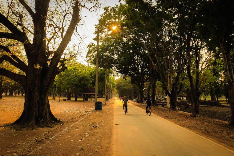 Sukhothai: templos e ruínas históricas