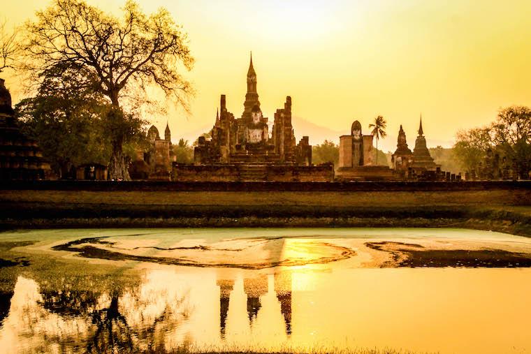 Sukhothai: templos e ruínas históricas