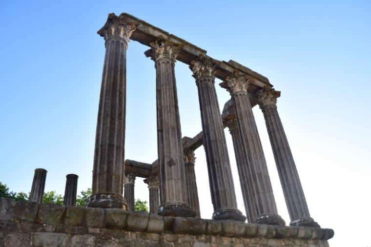 o que fazer em evora templo romano