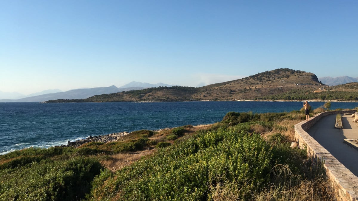 vans na albania