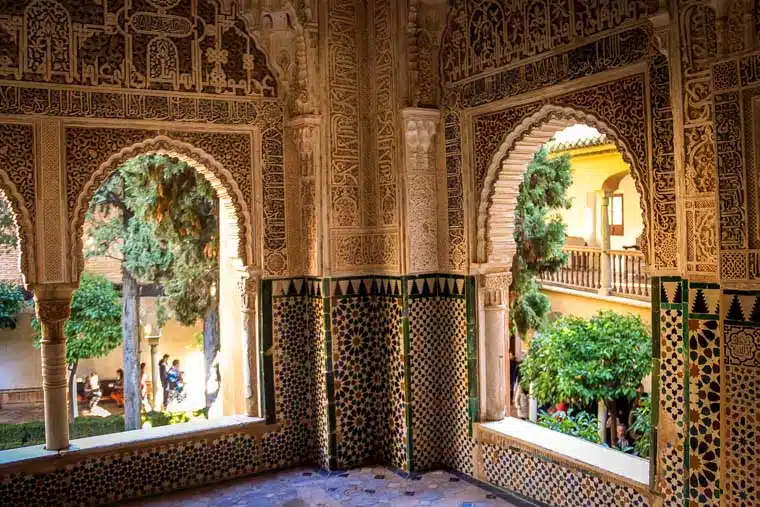 Janelas dos palácios de Alhambra