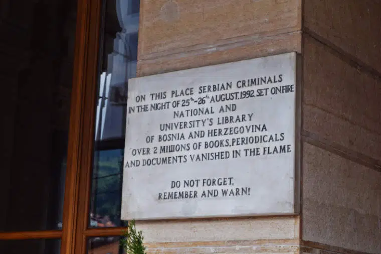 guerra da bosnia biblioteca nacional