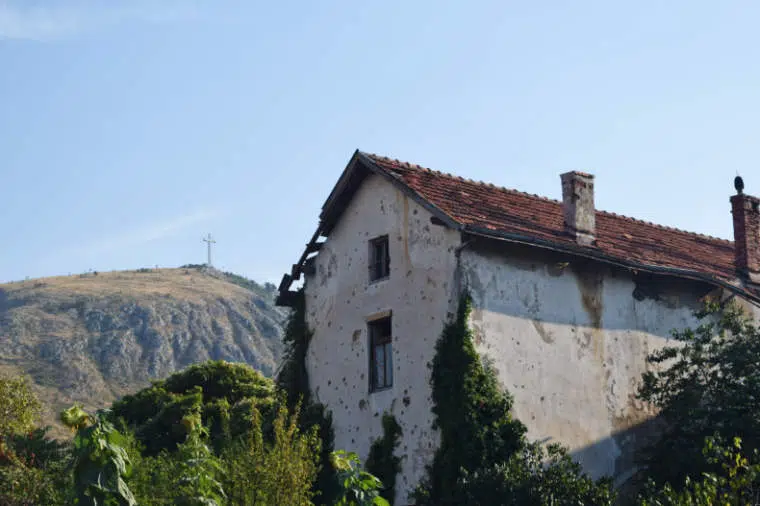 guerra da bosnia casa em mostar