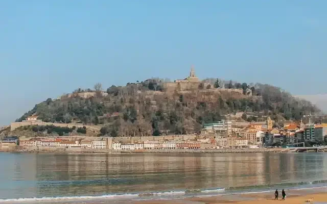 Playa de la Concha, uma das principais atrações em San Sebastián