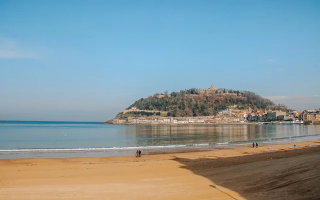 Playa de la Concha, uma das principais atrações em San Sebastián