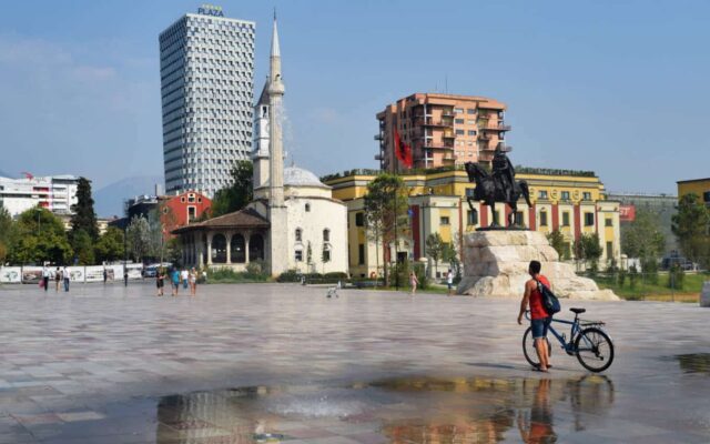 tirana albania praça destacada