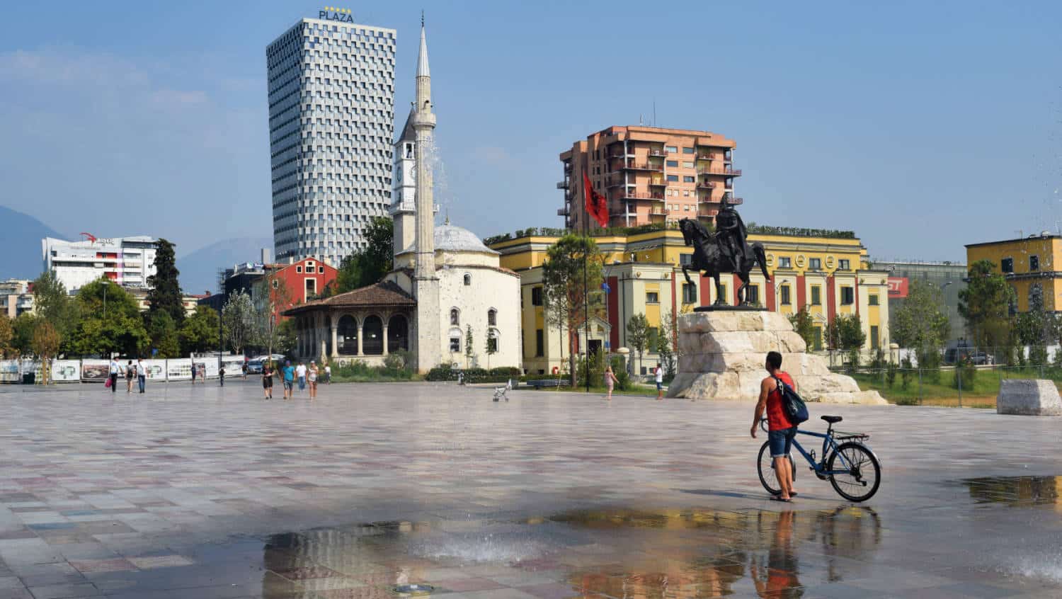 tirana albania praça destacada
