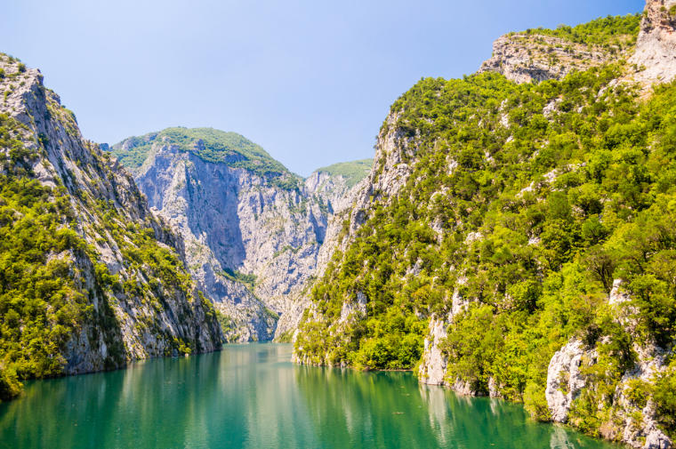 Viagem Albania Lagos Shutterstock