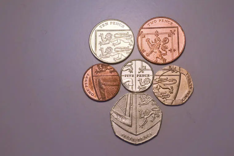 brasao real nas moedas reino unido
