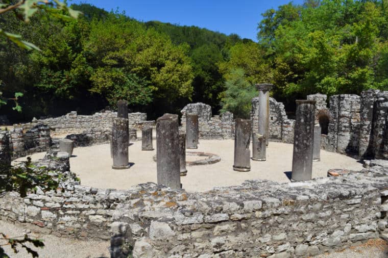 butrint albania batistério