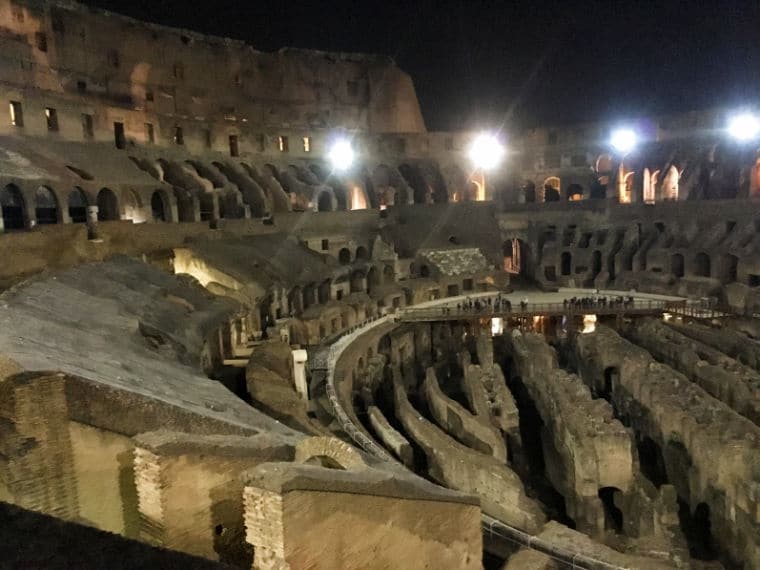 coliseu a noite roma