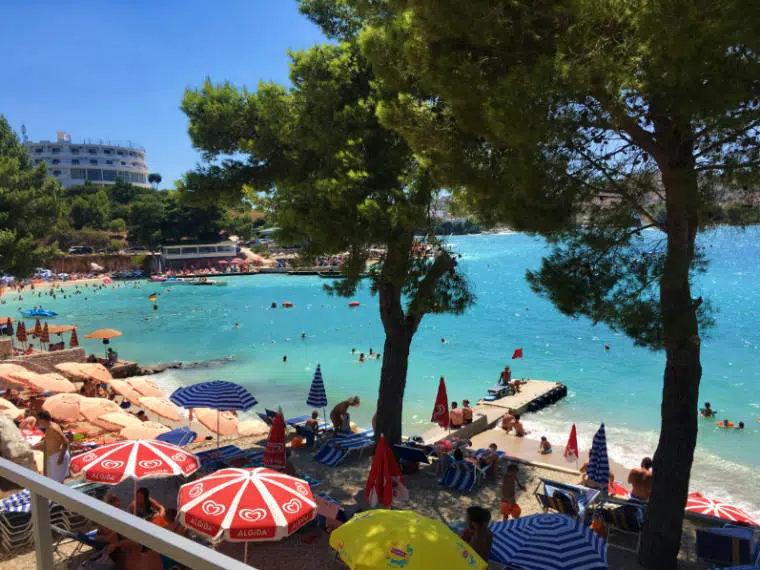 ksamil riviera albanesa beira da praia